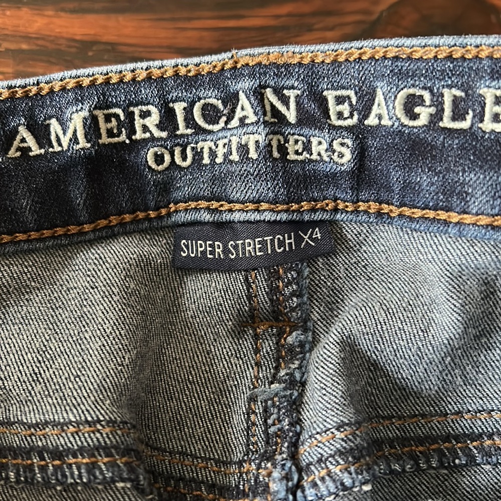 American Eagle Outfitters Women's Dark Denim Super Stretch X4 size 6 short - Picture 5 of 8